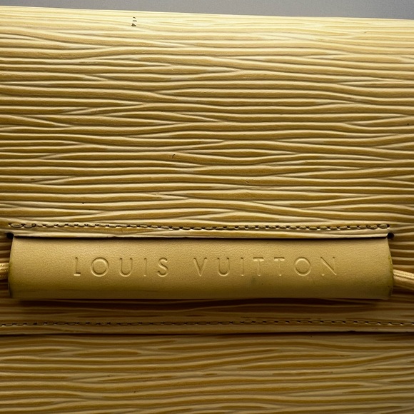 Louis Vuitton Wallet - Picture 2 of 9